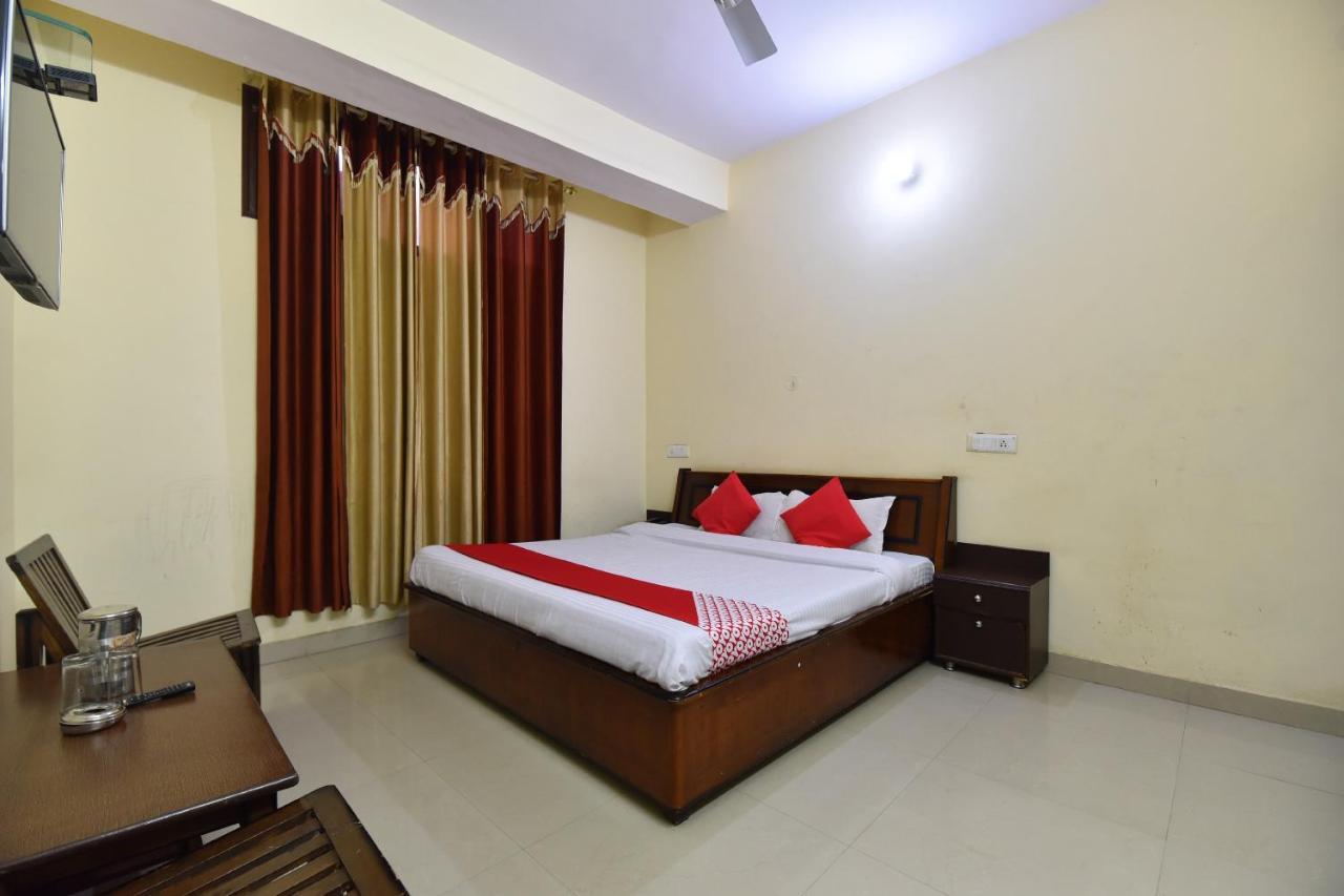 Oyo 28027 Hotel Dhruv Mandi Esterno foto
