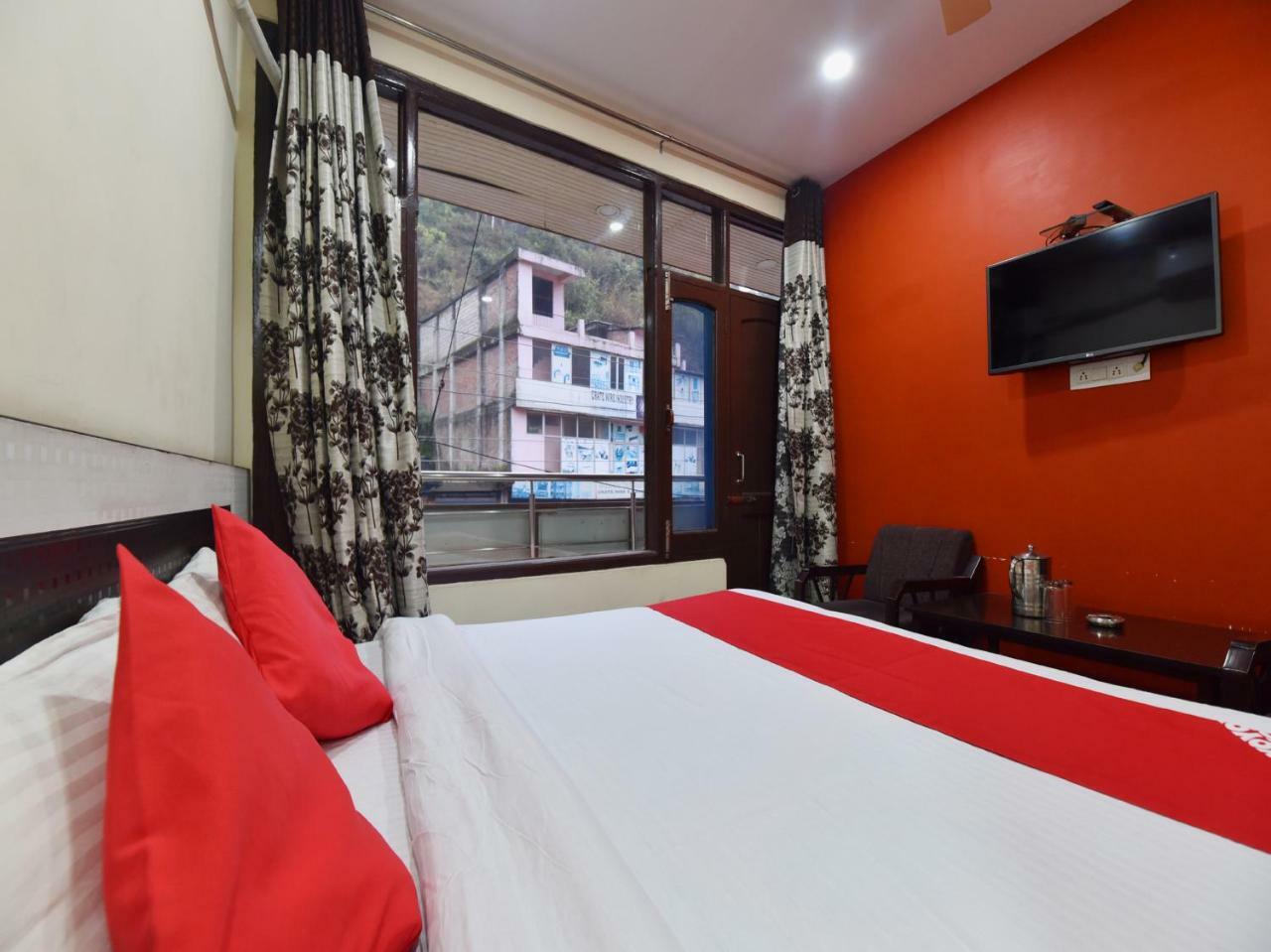 Oyo 28027 Hotel Dhruv Mandi Esterno foto