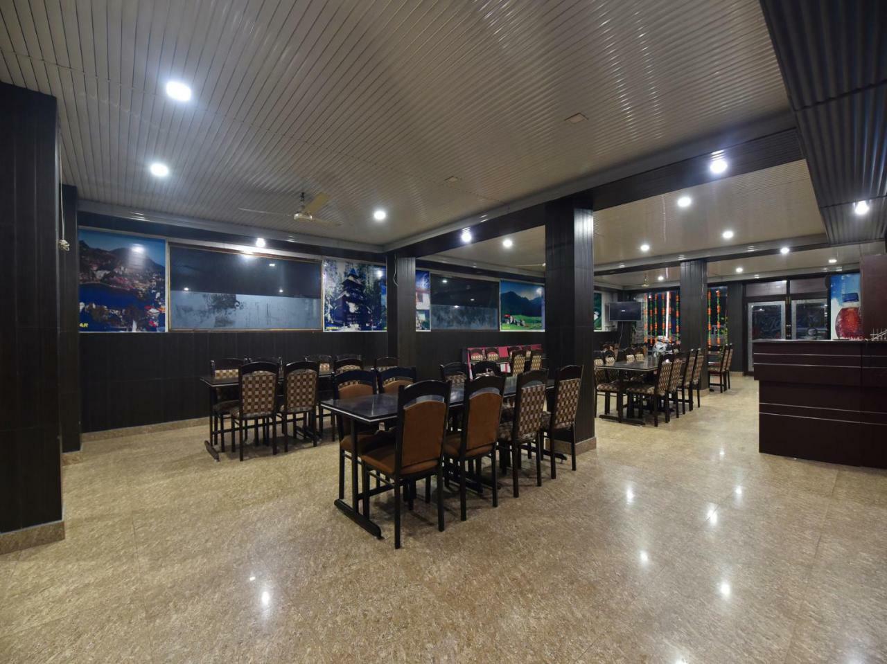 Oyo 28027 Hotel Dhruv Mandi Esterno foto