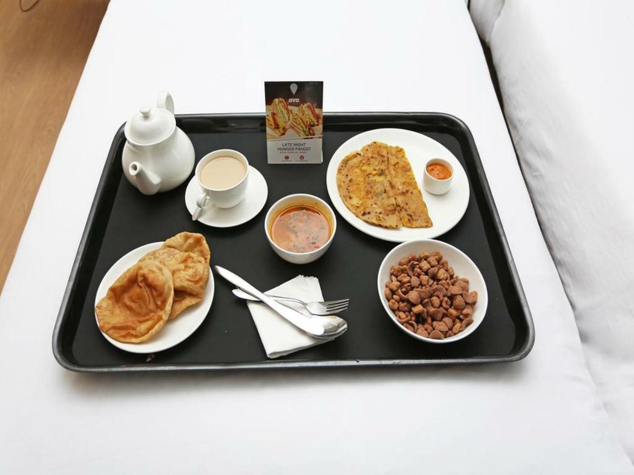 Oyo 28027 Hotel Dhruv Mandi Esterno foto