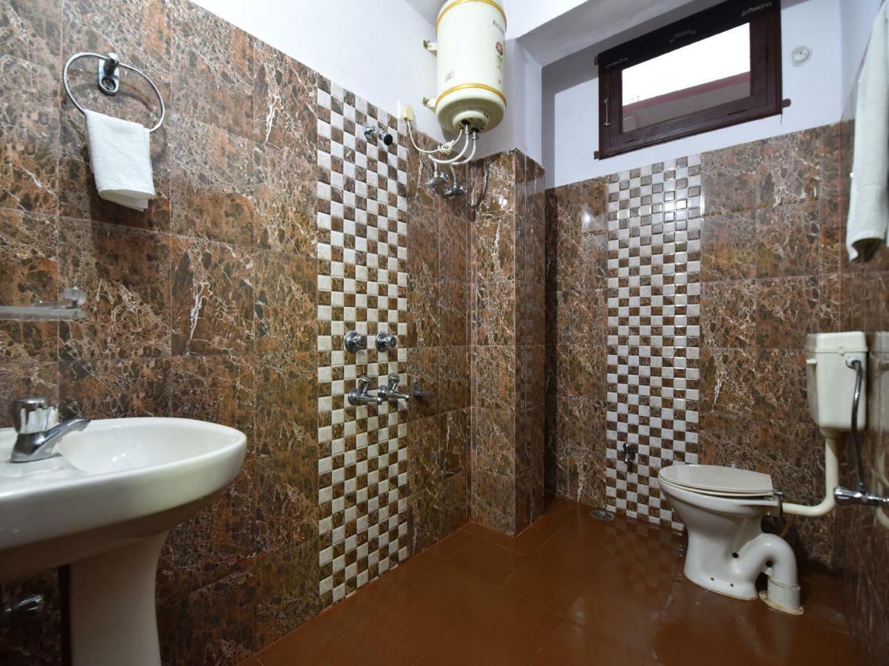 Oyo 28027 Hotel Dhruv Mandi Esterno foto