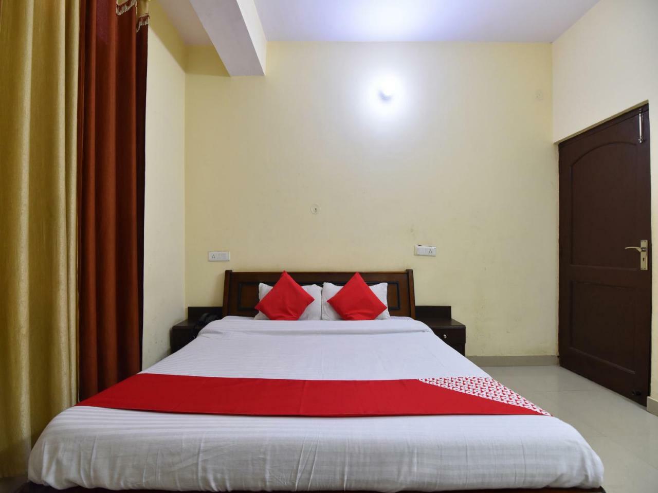 Oyo 28027 Hotel Dhruv Mandi Esterno foto