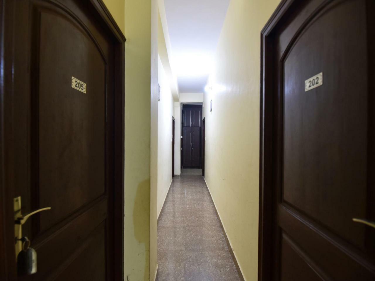 Oyo 28027 Hotel Dhruv Mandi Esterno foto