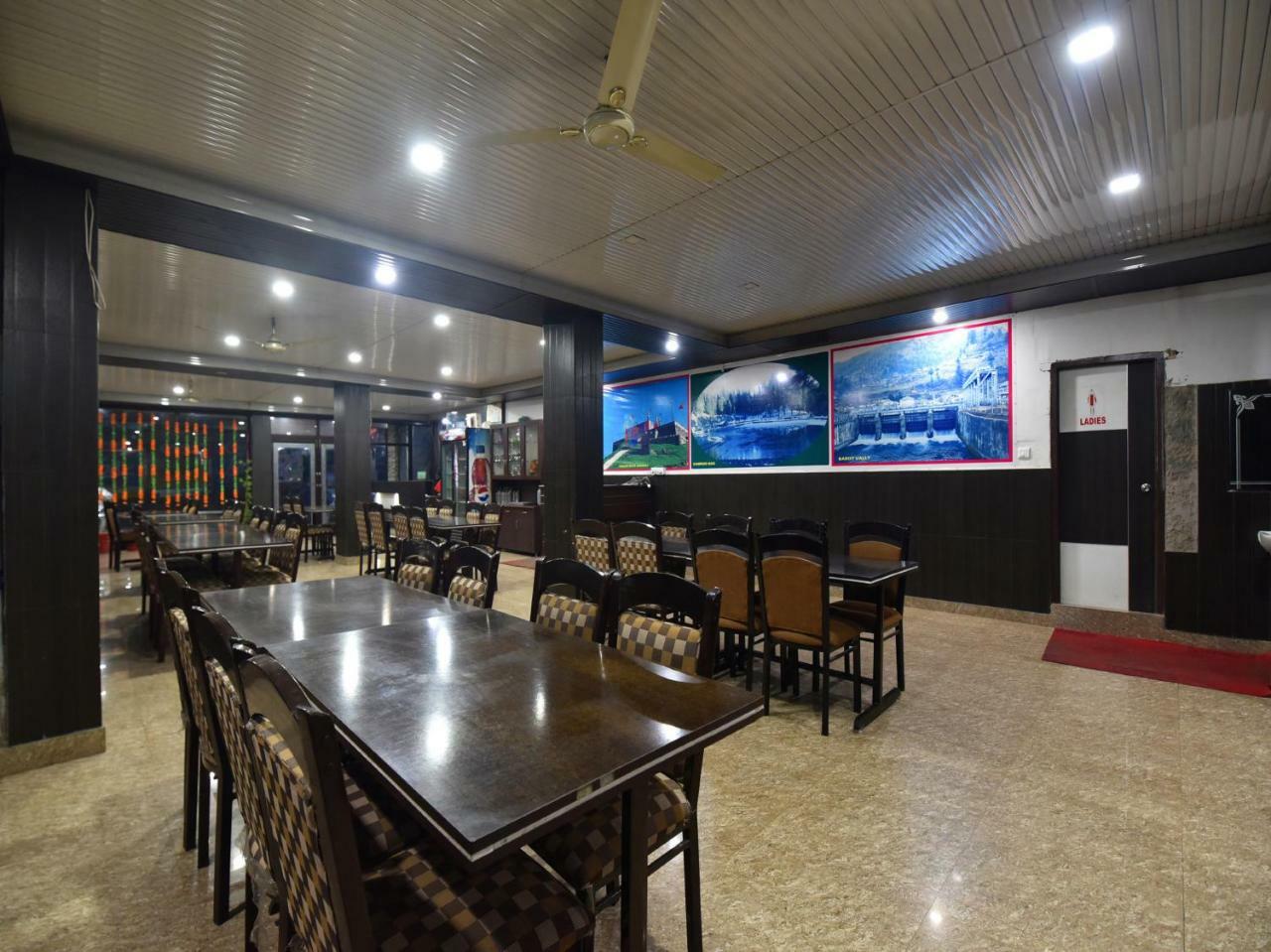 Oyo 28027 Hotel Dhruv Mandi Esterno foto