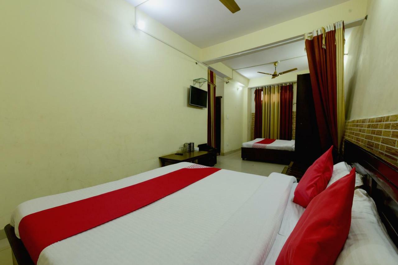 Oyo 28027 Hotel Dhruv Mandi Esterno foto