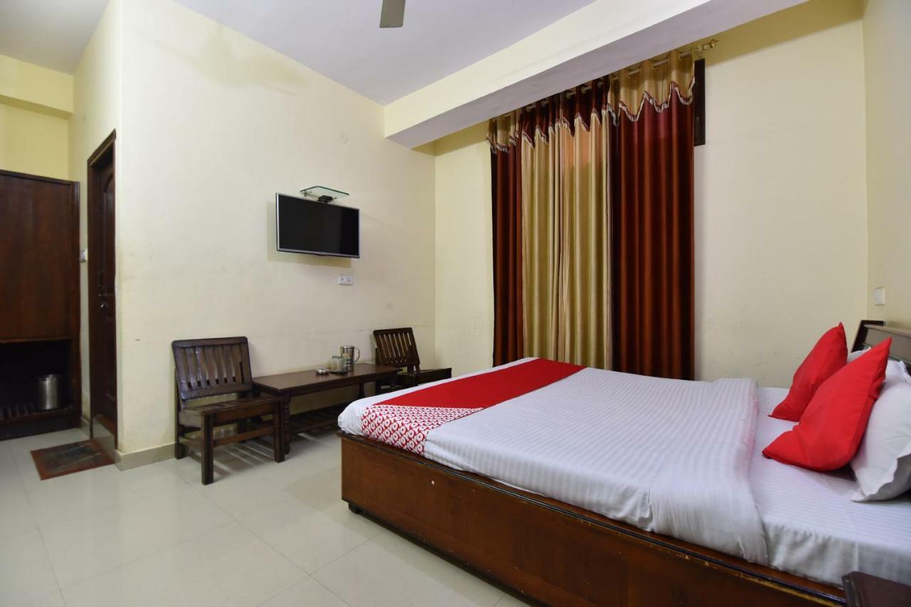 Oyo 28027 Hotel Dhruv Mandi Esterno foto