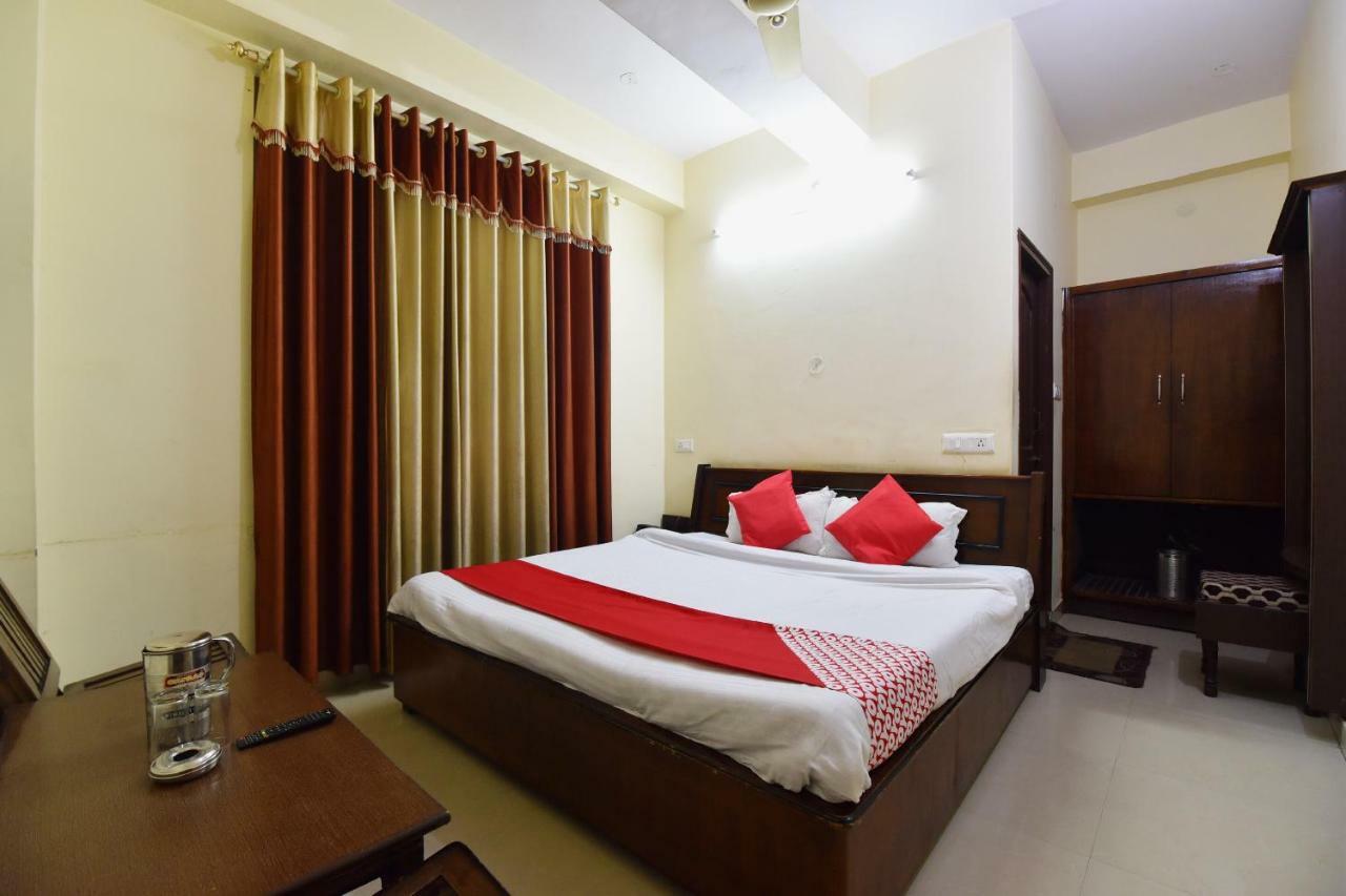 Oyo 28027 Hotel Dhruv Mandi Esterno foto