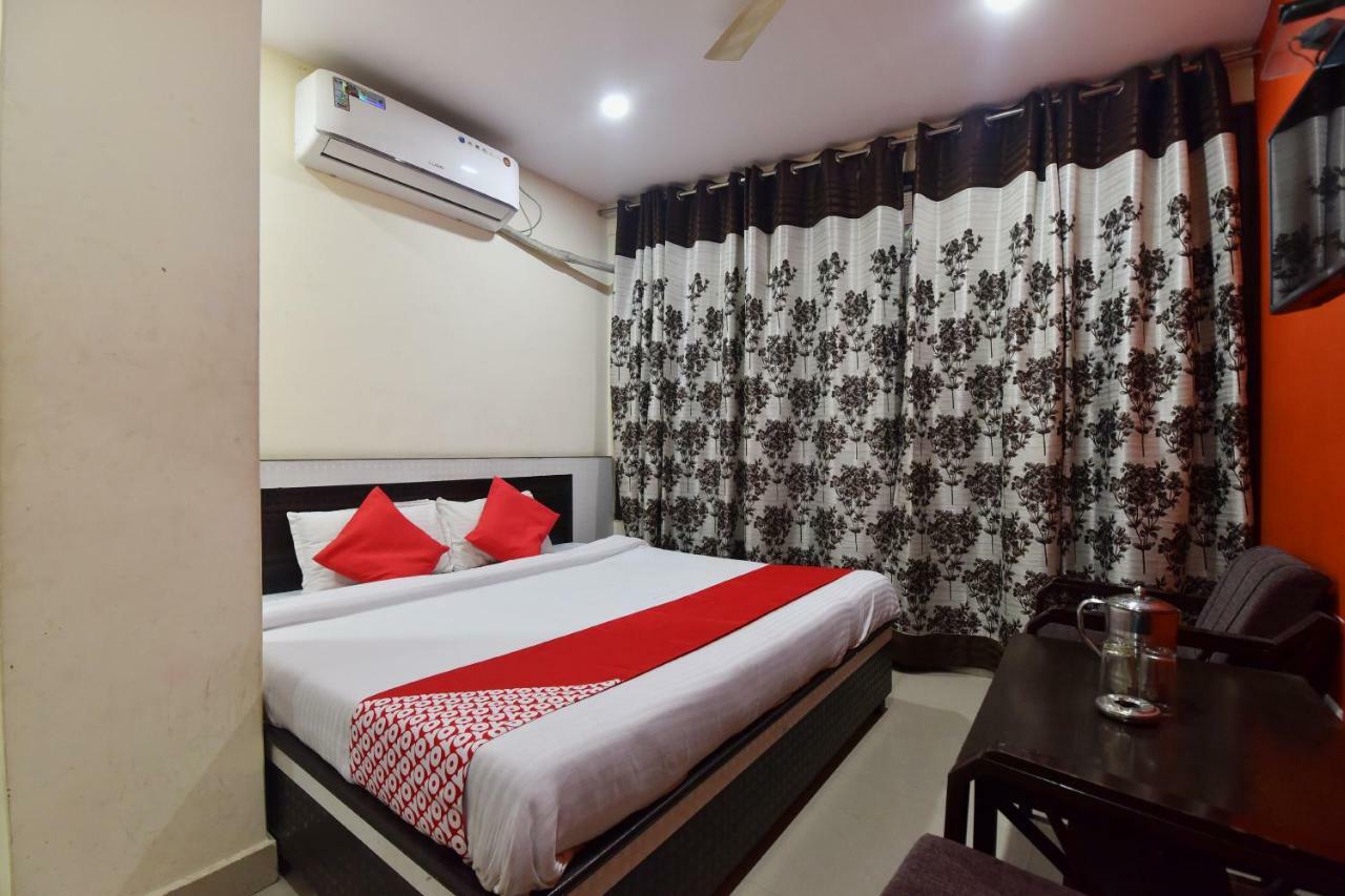 Oyo 28027 Hotel Dhruv Mandi Esterno foto