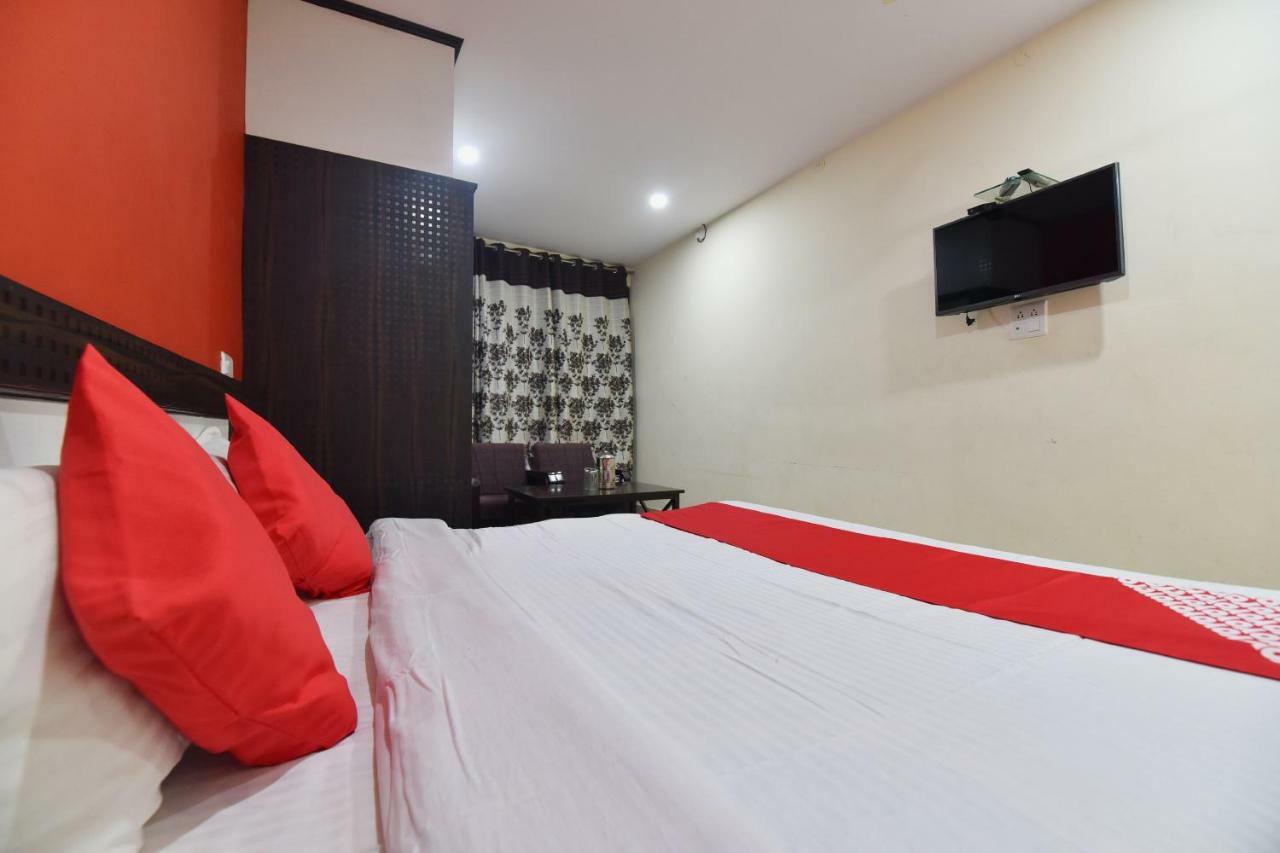 Oyo 28027 Hotel Dhruv Mandi Esterno foto